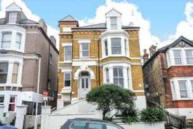 1 bedroom Flat for s...